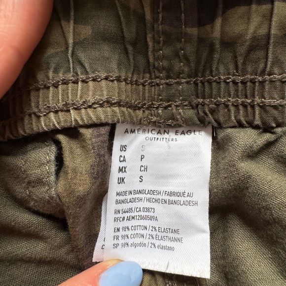 American Eagle Outfitters Green Camouflage Cargo Pants - Picture 3 of 3